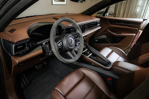 Porsche Macan Turbo 12 of 29
