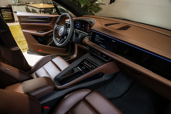 Porsche Macan Turbo 13 of 29