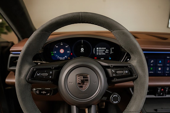 Porsche Macan Turbo 20 of 29
