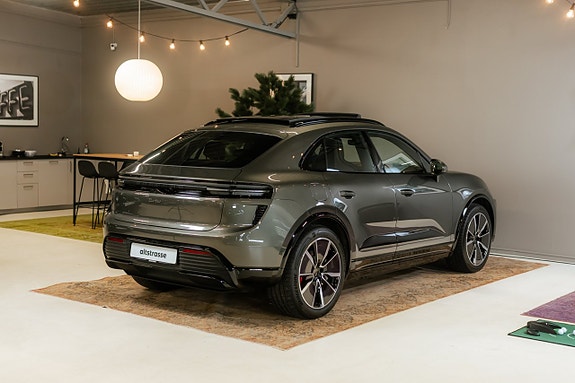 Porsche Macan Turbo 8 of 29