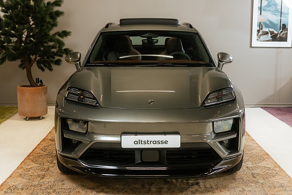 Porsche Macan Turbo 3 of 29