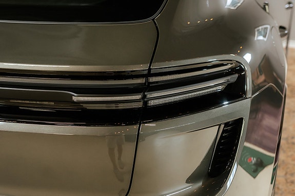 Porsche Macan Turbo 10 of 29