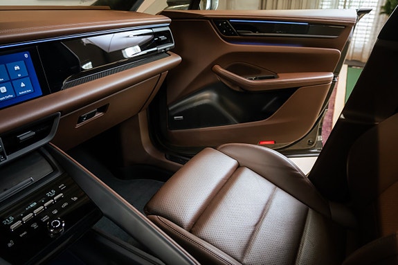Porsche Macan Turbo 19 of 29