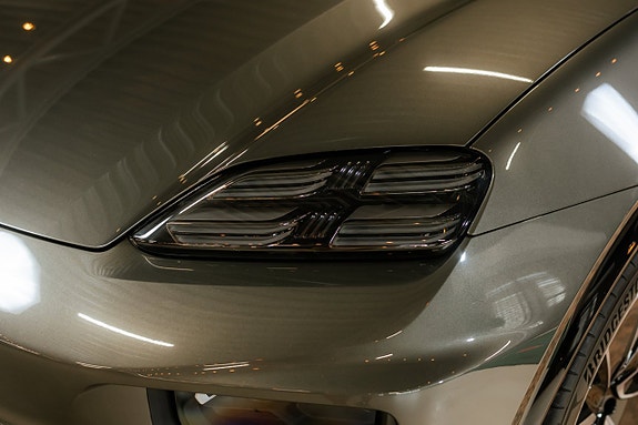 Porsche Macan Turbo 4 of 29
