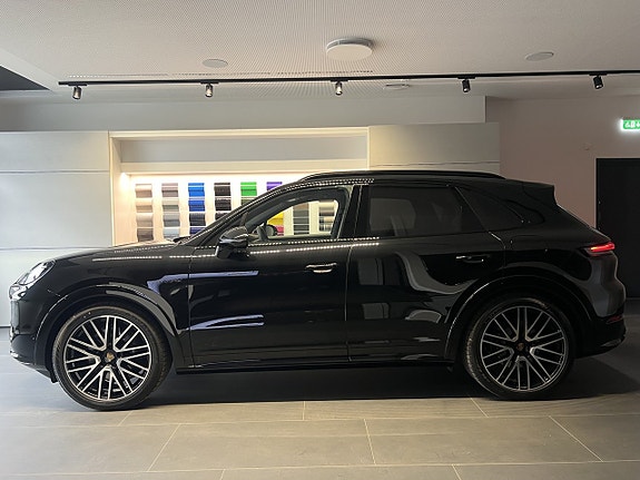 Porsche Cayenne 3 of 29