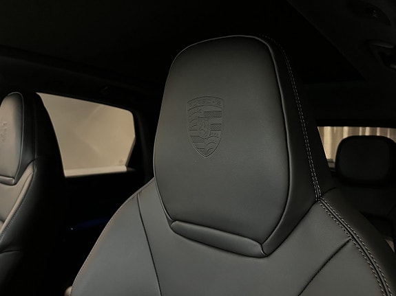 Porsche Cayenne 15 of 29