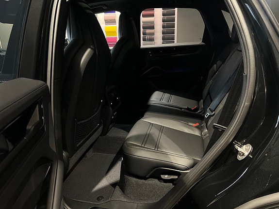 Porsche Cayenne 28 of 29