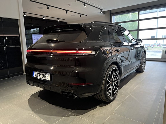 Porsche Cayenne 10 of 29