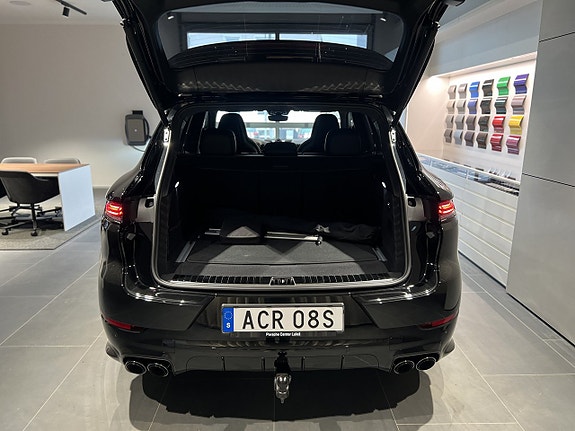 Porsche Cayenne 7 of 29