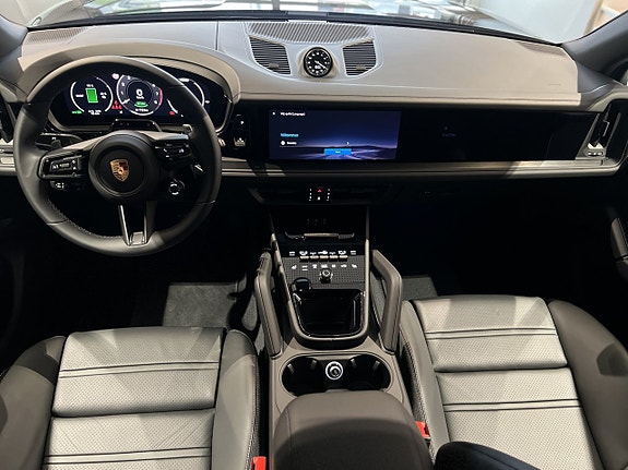 Porsche Cayenne 19 of 29