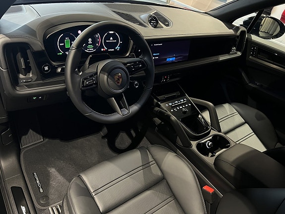 Porsche Cayenne 18 of 29