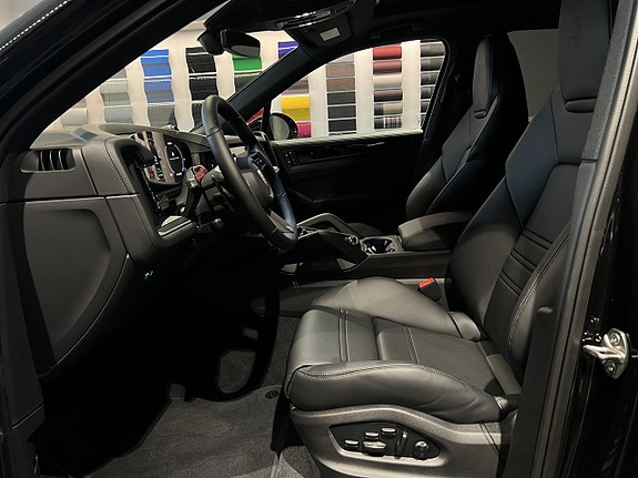Porsche Cayenne 17 of 29