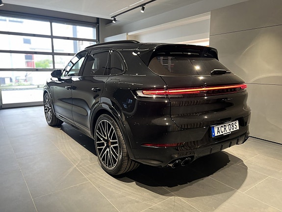 Porsche Cayenne 5 of 29