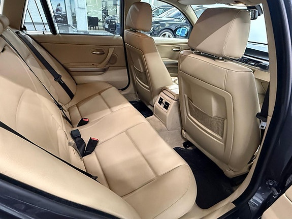BMW 325Xi 16 of 17