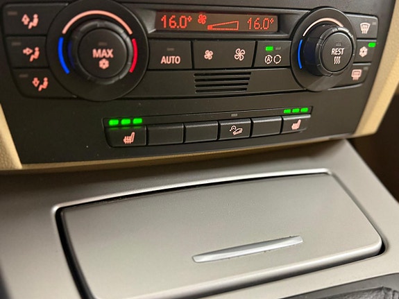 BMW 325Xi 12 of 17