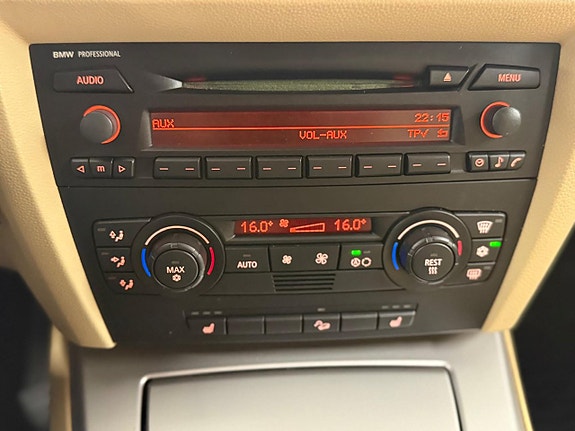BMW 325Xi 11 of 17