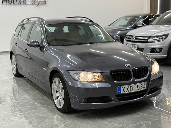 BMW 325Xi 2 of 17