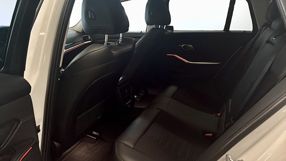 BMW 330e 11 of 12