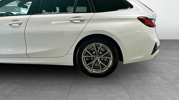 BMW 330e 6 of 12