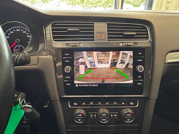 Volkswagen Golf Alltrack 19 of 23
