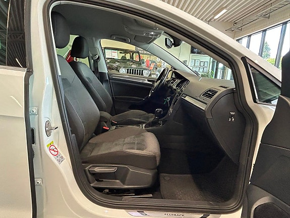 Volkswagen Golf Alltrack 12 of 23