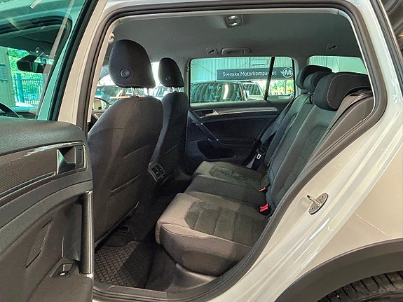 Volkswagen Golf Alltrack 11 of 23