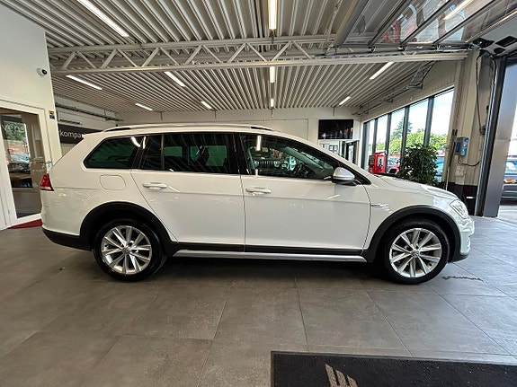 Volkswagen Golf Alltrack 9 of 23