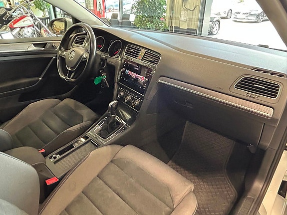 Volkswagen Golf Alltrack 15 of 23