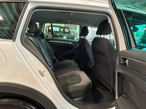 Volkswagen Golf Alltrack 13 of 23
