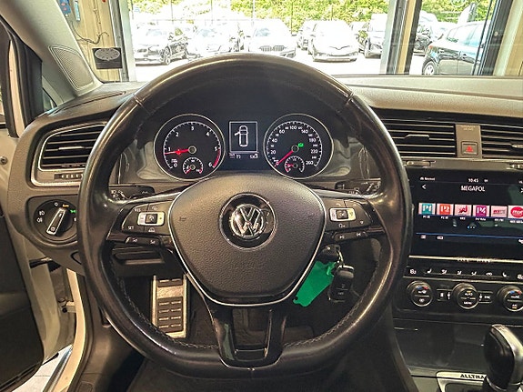 Volkswagen Golf Alltrack 16 of 23