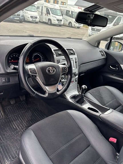 Toyota Avensis 8 of 11