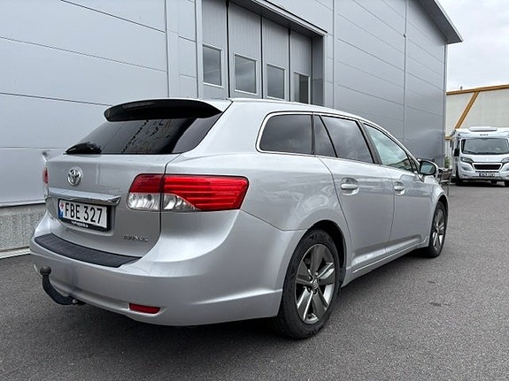 Toyota Avensis 2 of 11