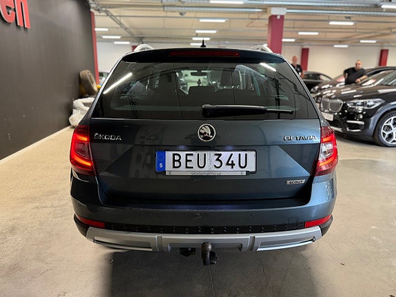 Skoda Octavia Scout 4 of 19