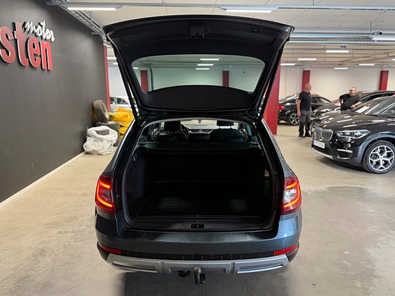 Skoda Octavia Scout 5 of 19