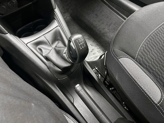 Peugeot 208 17 of 18