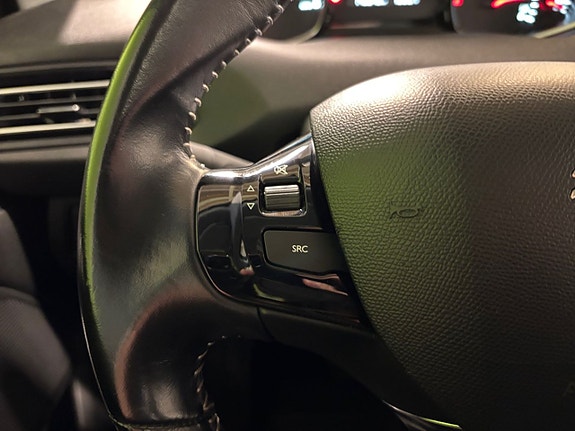 Peugeot 308 18 of 21