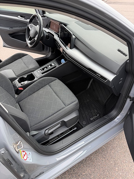 Volkswagen Golf VIII 14 of 19
