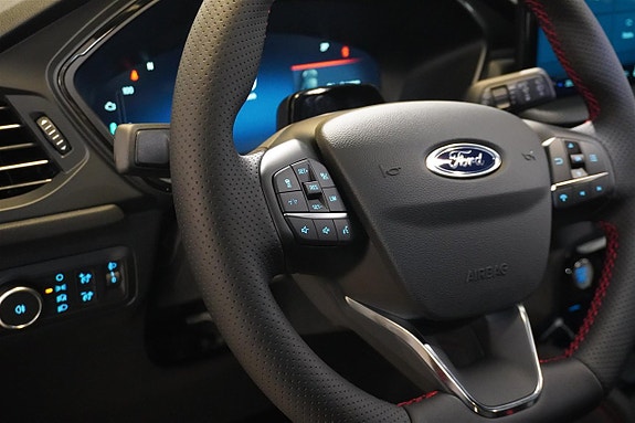 Ford Kuga 15 of 25