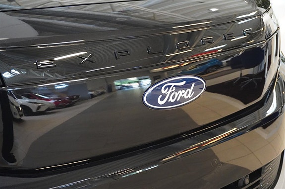 Ford Explorer 13 of 22