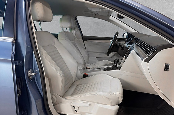 Volkswagen Passat 16 of 17