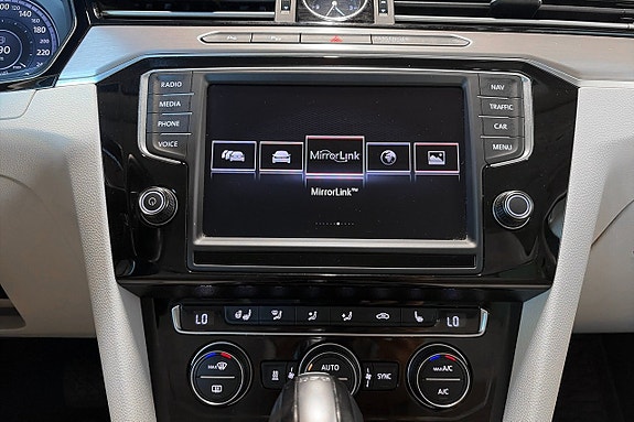 Volkswagen Passat 14 of 17