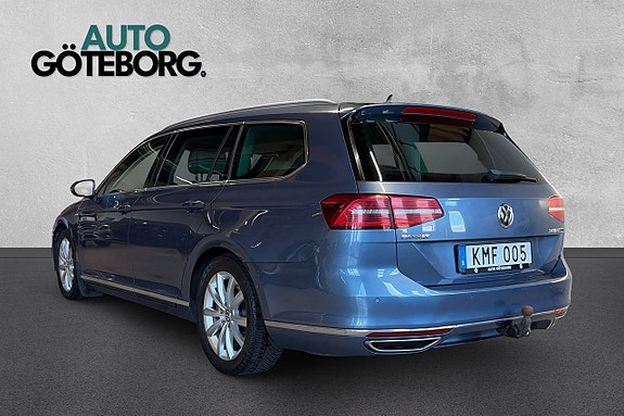 Volkswagen Passat 4 of 17