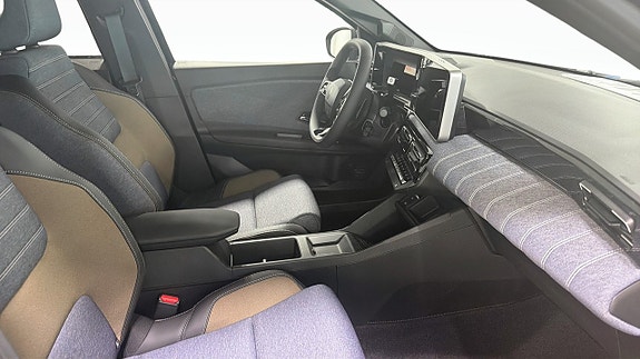 Renault 5 E-Tech 3 of 9