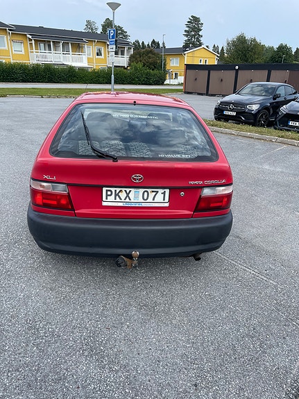 Toyota Corolla 4 of 5