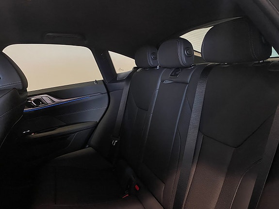 BMW i4 9 of 16