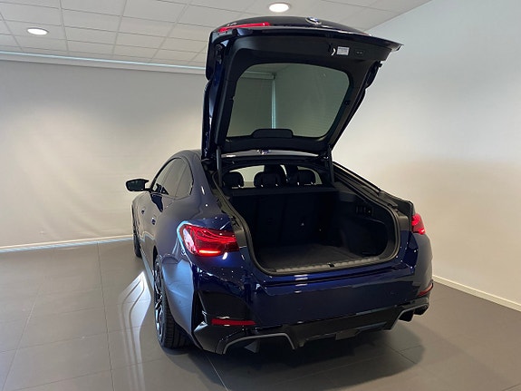 BMW i4 10 of 16