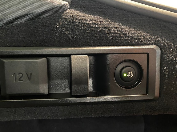 BMW i4 12 of 16