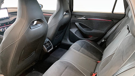 Skoda Superb 11 of 12