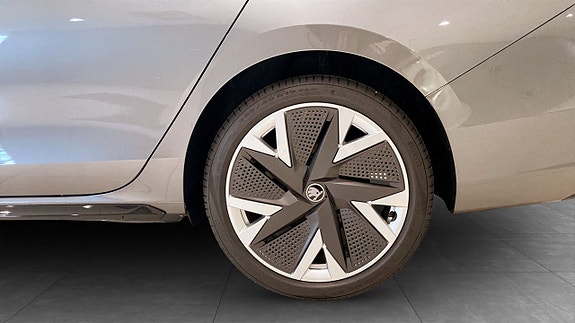 Skoda Superb 6 of 12