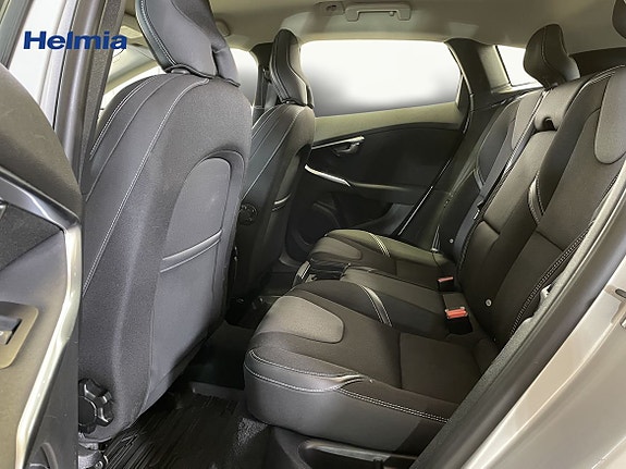 Volvo V40 13 of 17